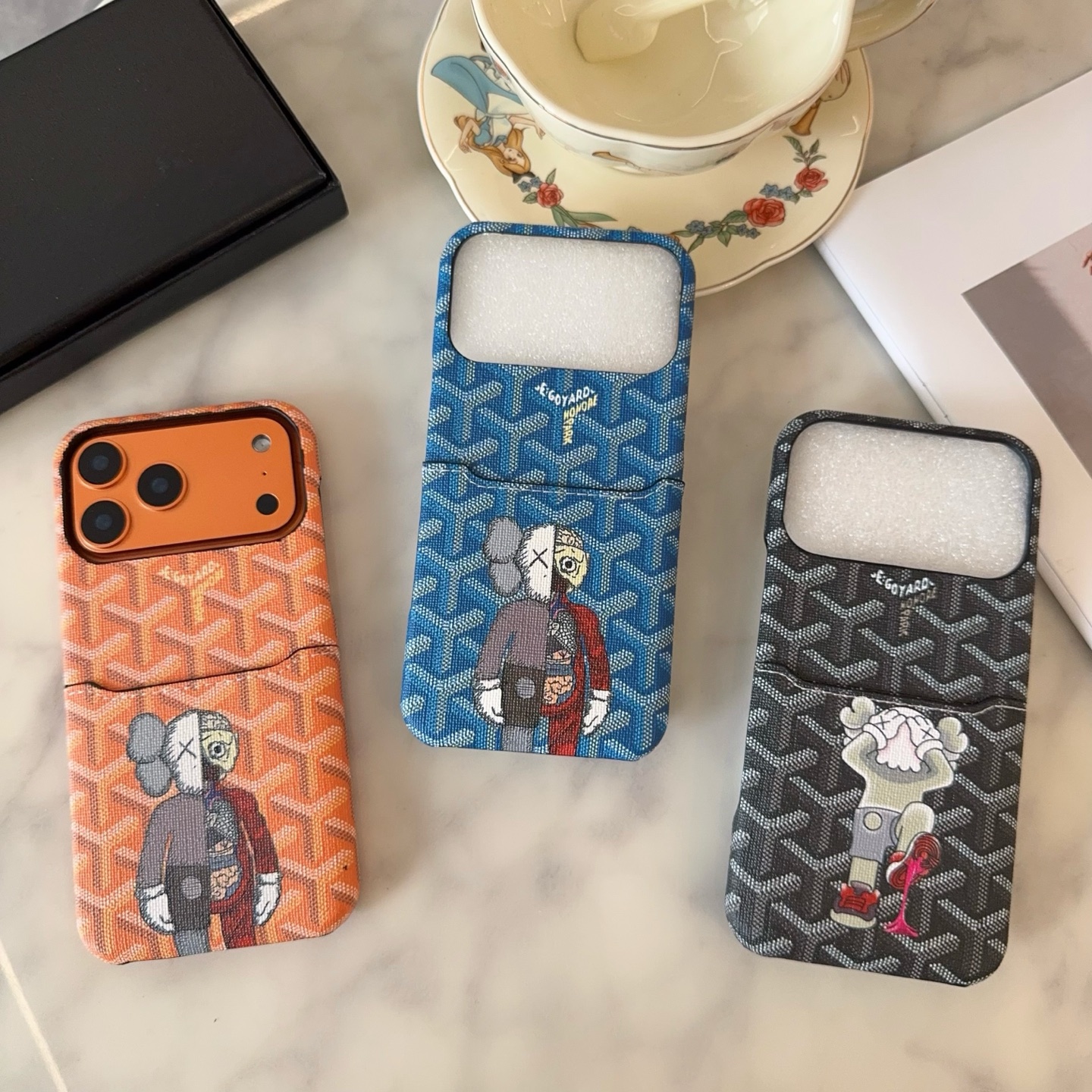 iPhoneケースGoyard×KAWS iPhoneケース 3色入 📱