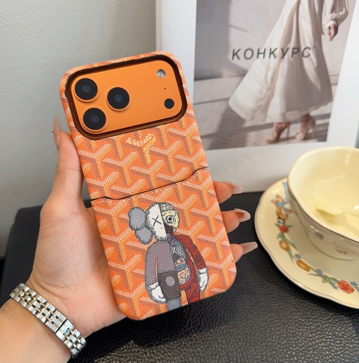iPhoneケースKaws カード付きスマホケース 3色入 📱