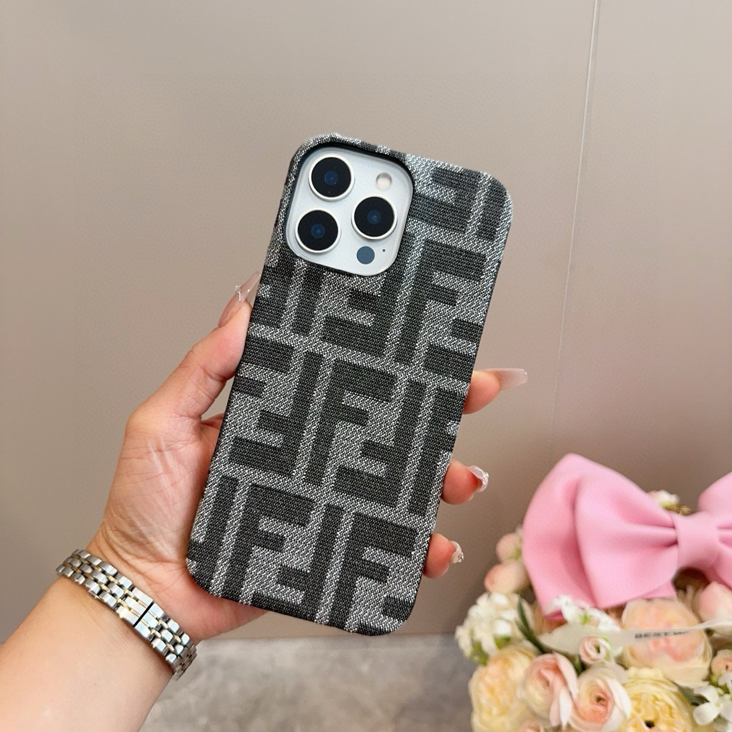 iPhoneケースFENDI フェンディ iPhone15 Pro Max 手帳型 スマホケース 2色入 🌸