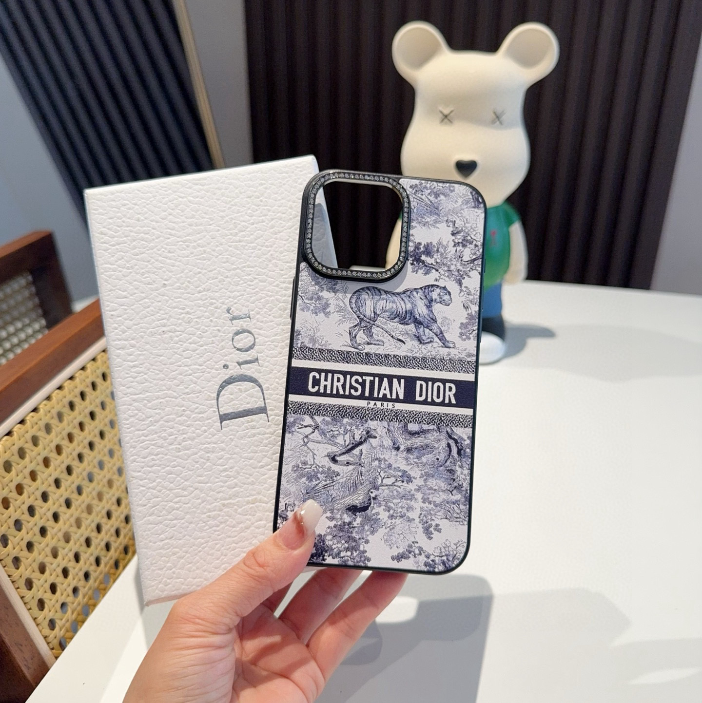 iPhoneケースダイヤモンド枠付きのクリスチャン・ディオール iPhoneケース 2色入 💎