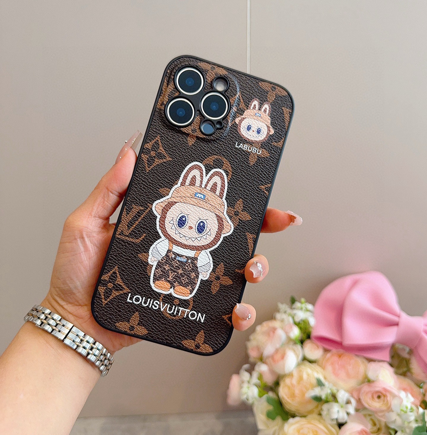 iPhoneケースラブブ デザインのルイヴィトン柄iPhoneケース 2色入 🐰