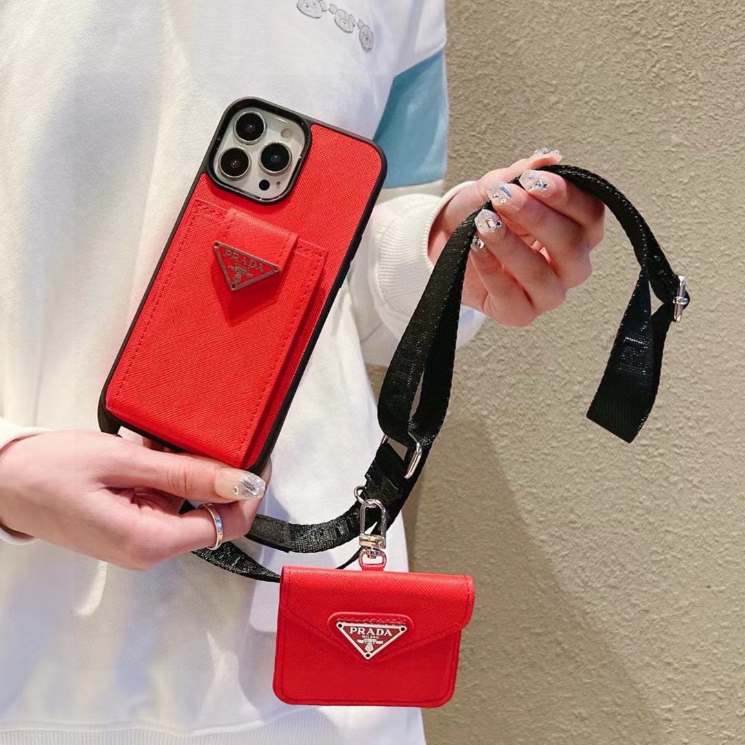 iPhoneケース赤色のプラダ スマホケース 2色入 カード収納付き ストラップ付き 🌸