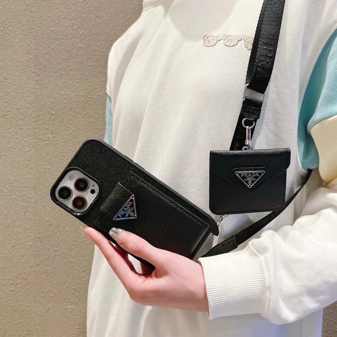 iPhoneケースプラダ ブランドiPhoneケース 黒 3色入 📱