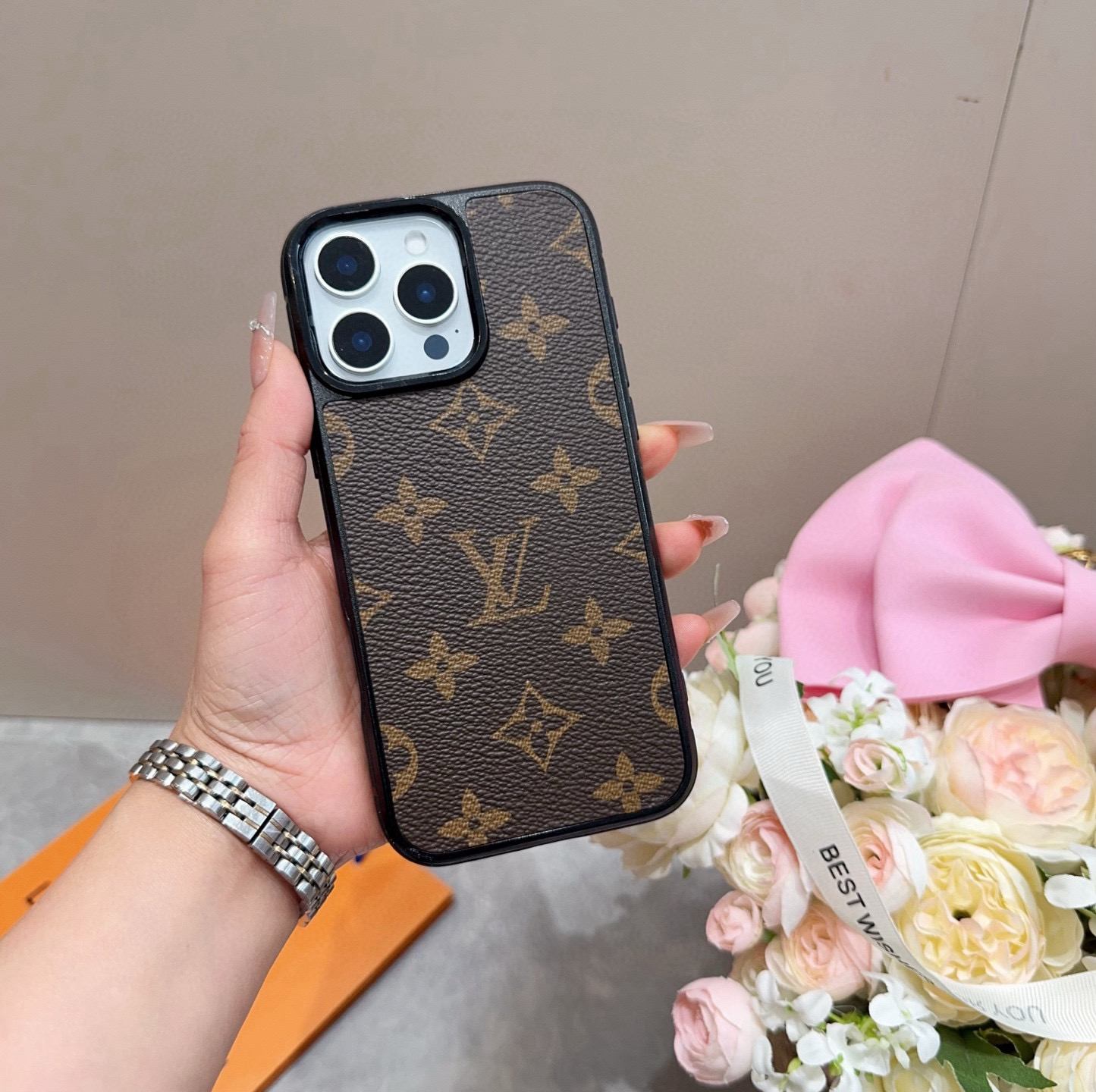 iPhoneケースLouis Vuitton iPhone15 Pro用 ケース 2色入 🌸