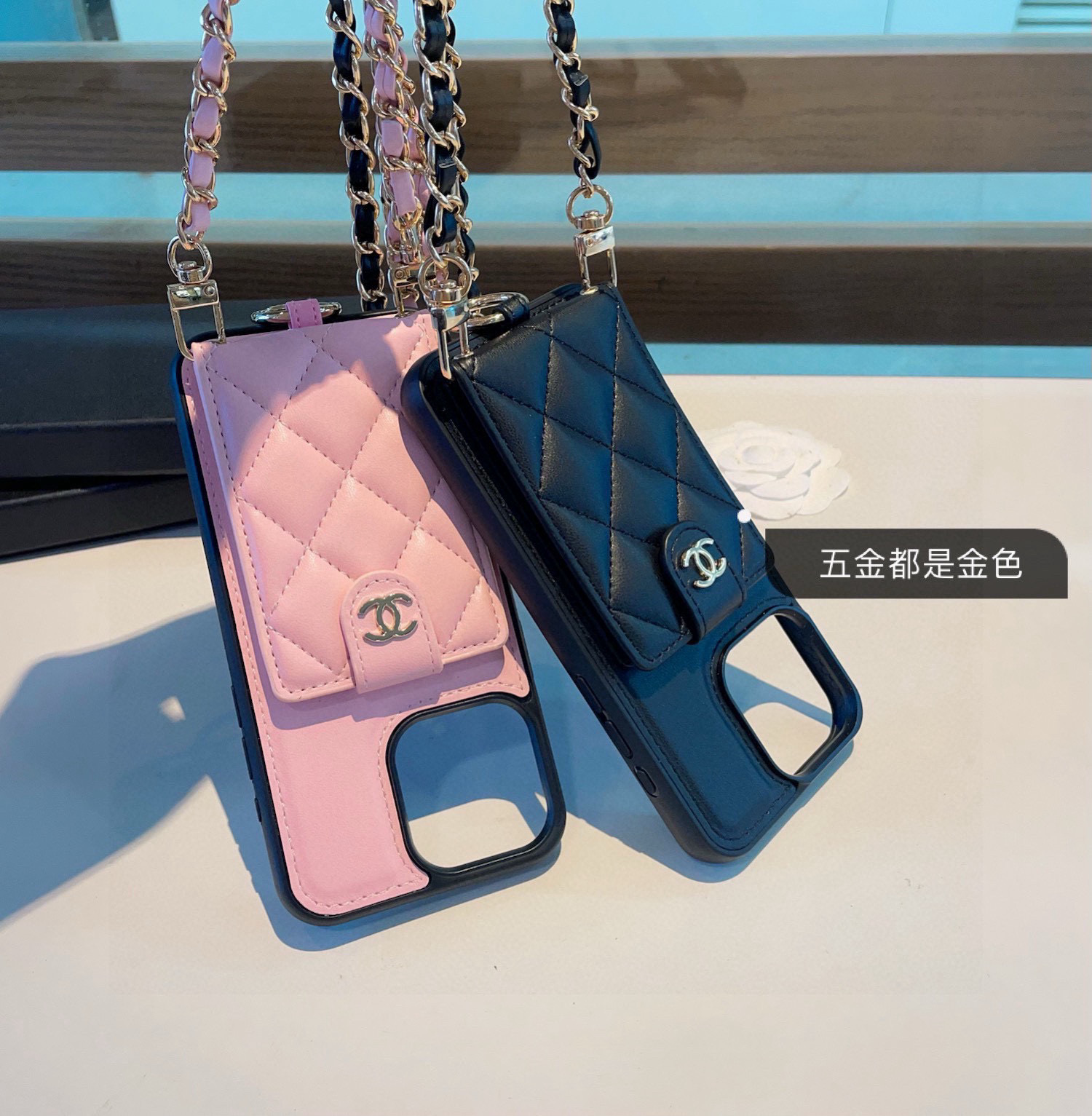 iPhoneケースChanel チェーン付きスマホケース 2色入 🎩