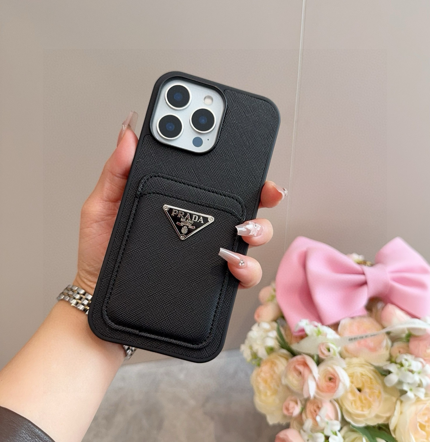 iPhoneケースプラダ マルチポケットスマホケース 1色入 📱