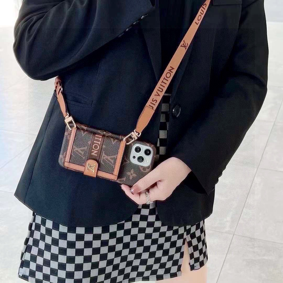 iPhoneケース【LOUIS VUITTON】スマホケース ポーチタイプ カード収納付き 肩掛けストラップ付き 🎁