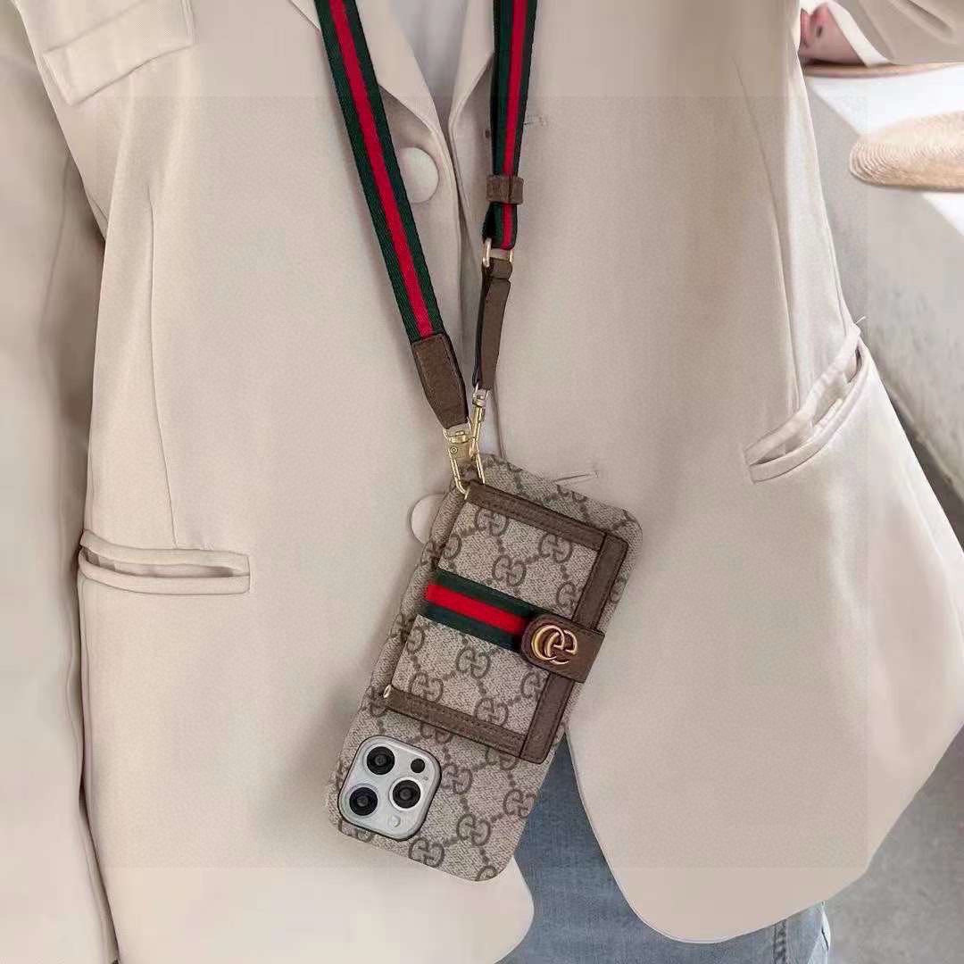 iPhoneケースGUCCI ファッションスマホケース カード収納 多機能 ストラップ付き 🎁