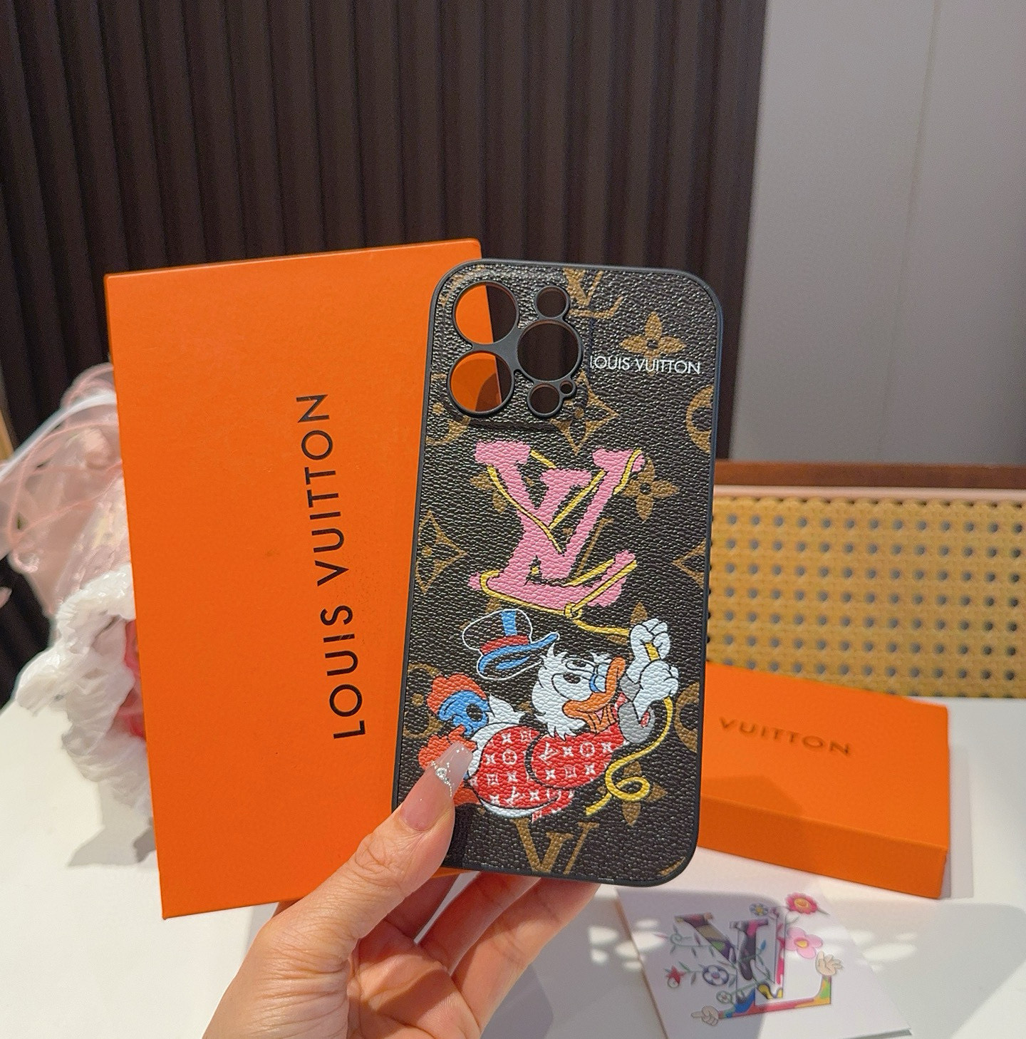 iPhoneケースルイ・ヴィトン iPhoneケース ディズニーコラボ 1色入 💖
