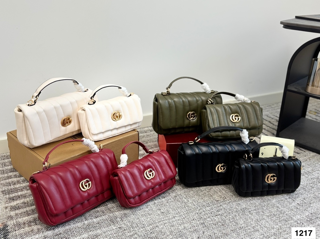 GUCCI マイクロバッグ 4色入 💼✨