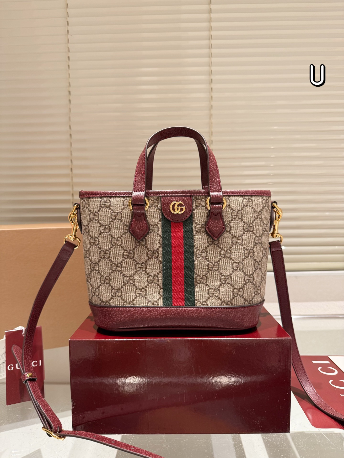 GUCCI バッグ レディース トートバッグ メンズにも可 2色