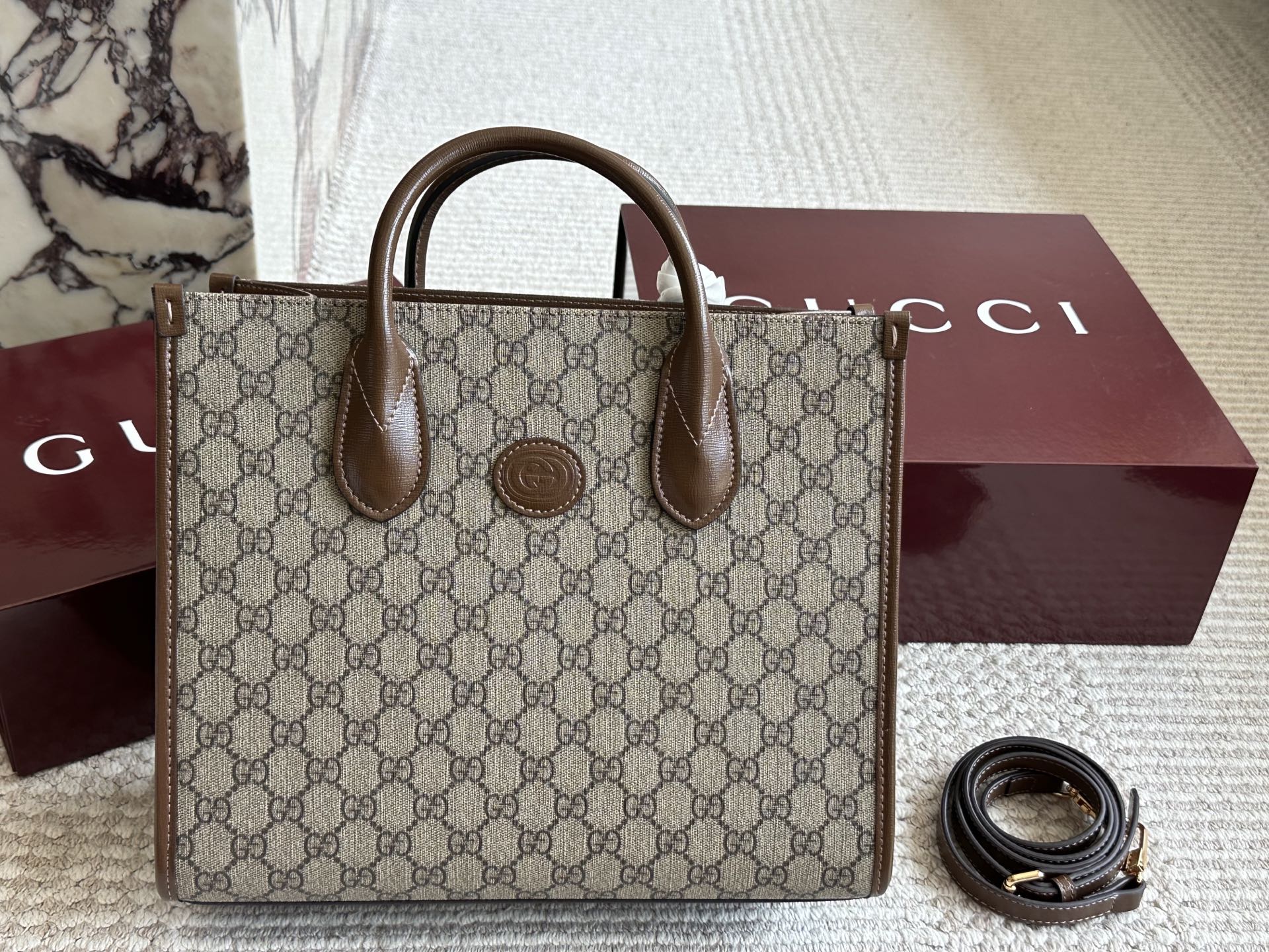 高級感のある GUCCI ショルダーバッグ 2色入 🧳
