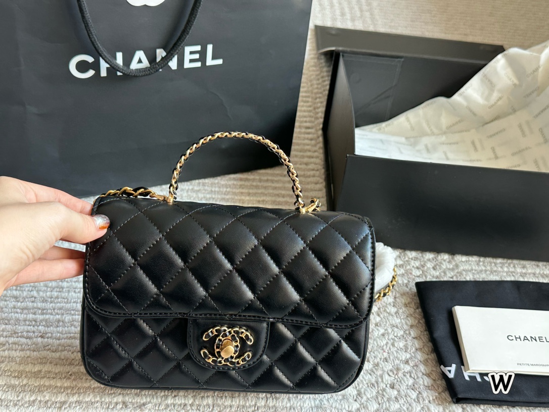 CHANEL ボリュームミニ マトラッセ ハンドバッグ 黒 1色 🖤