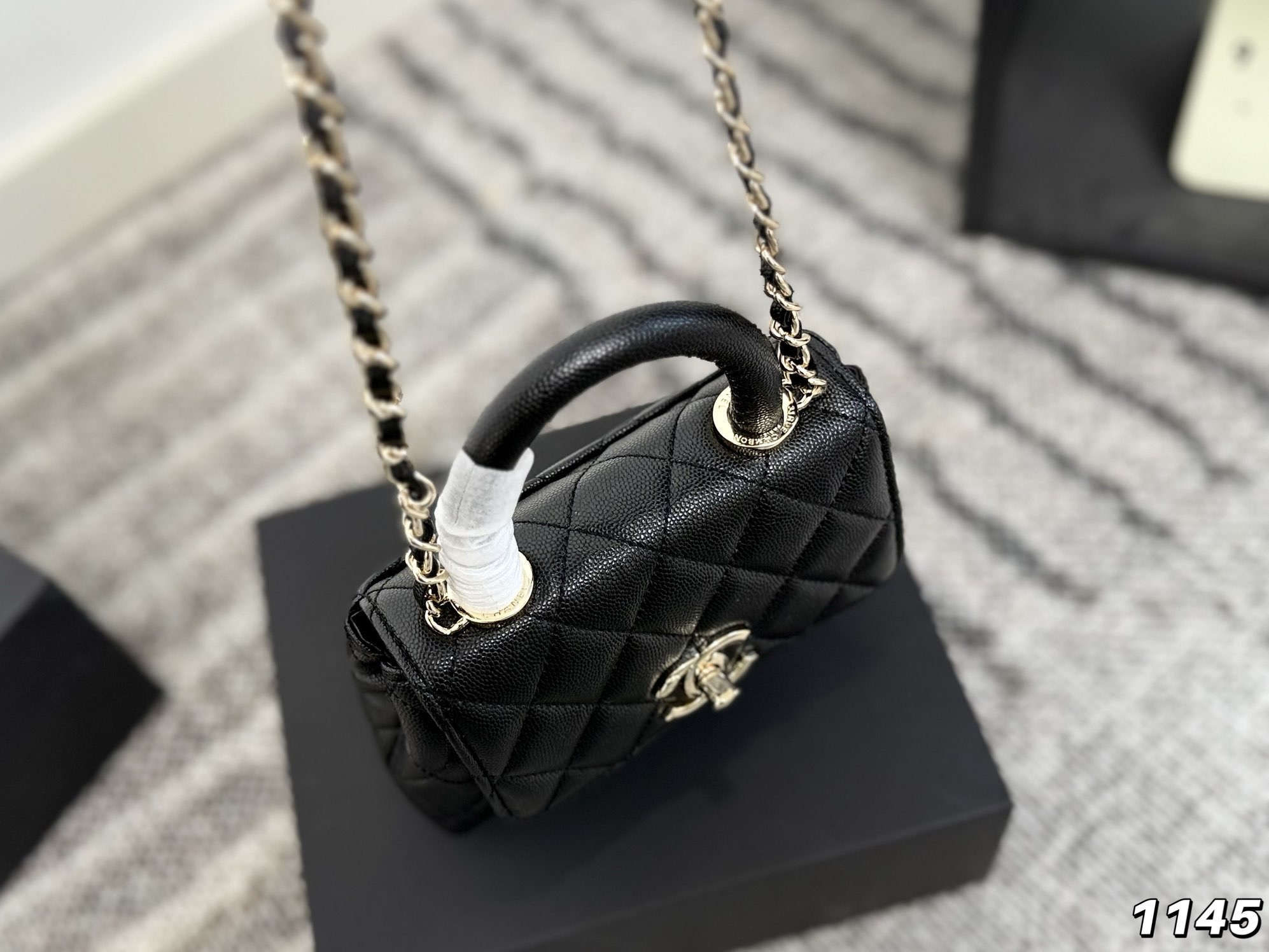 シャネル 黒 ファンダム 12cm 1色入 💼 - 画像 2