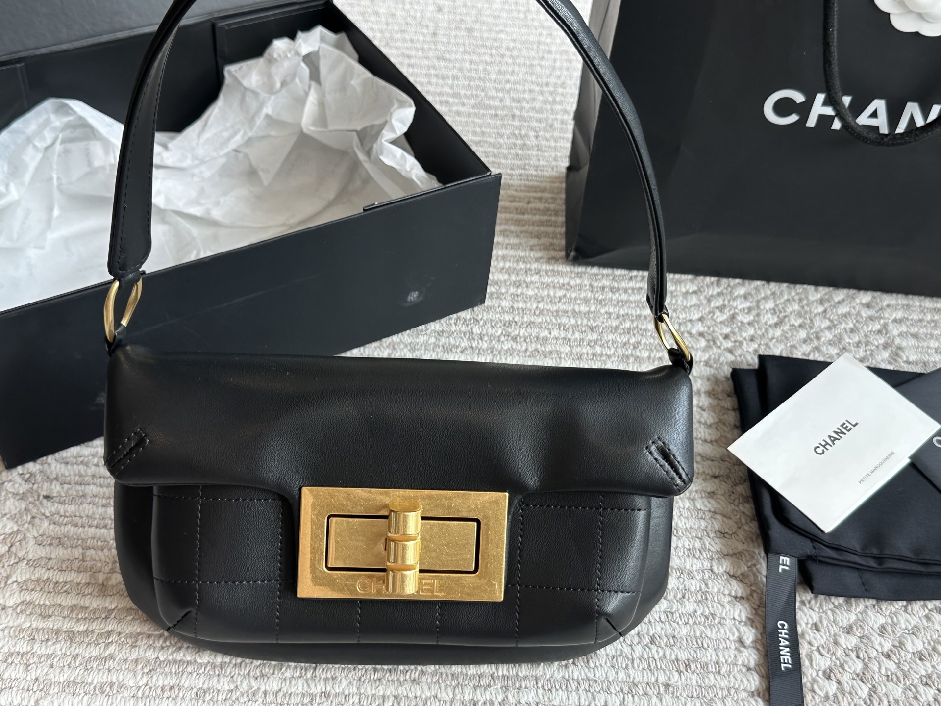 CHANEL ブランドバッグ ブラック 1色 | おしゃれなショルダーバッグ 💼