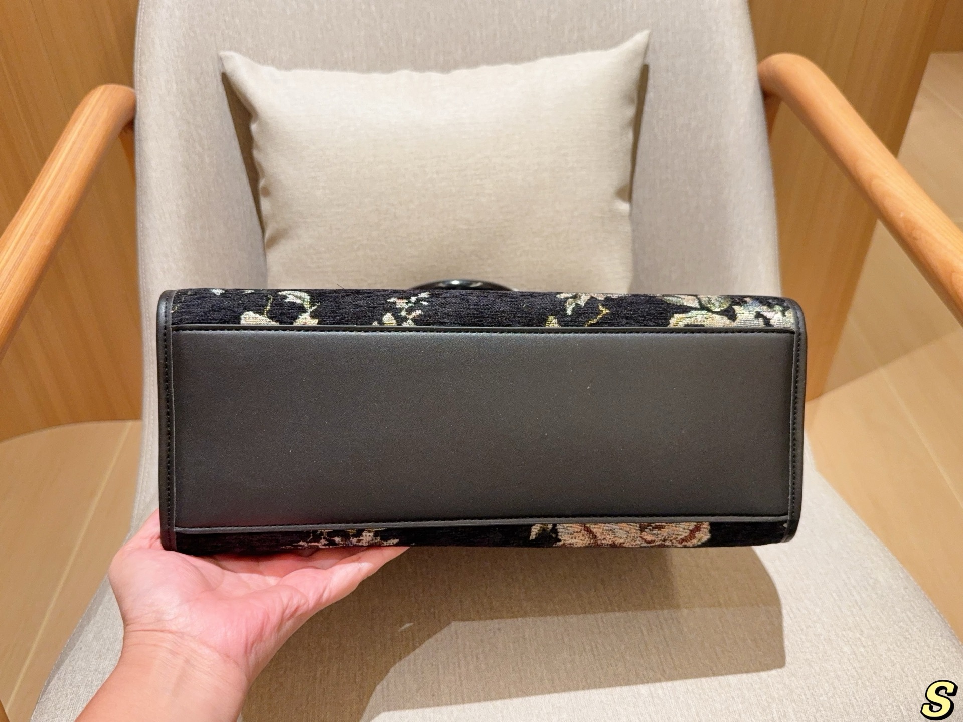 華やかなFENDI トートバッグ ブラック フloral柄 1色入 🌸 - 画像 6