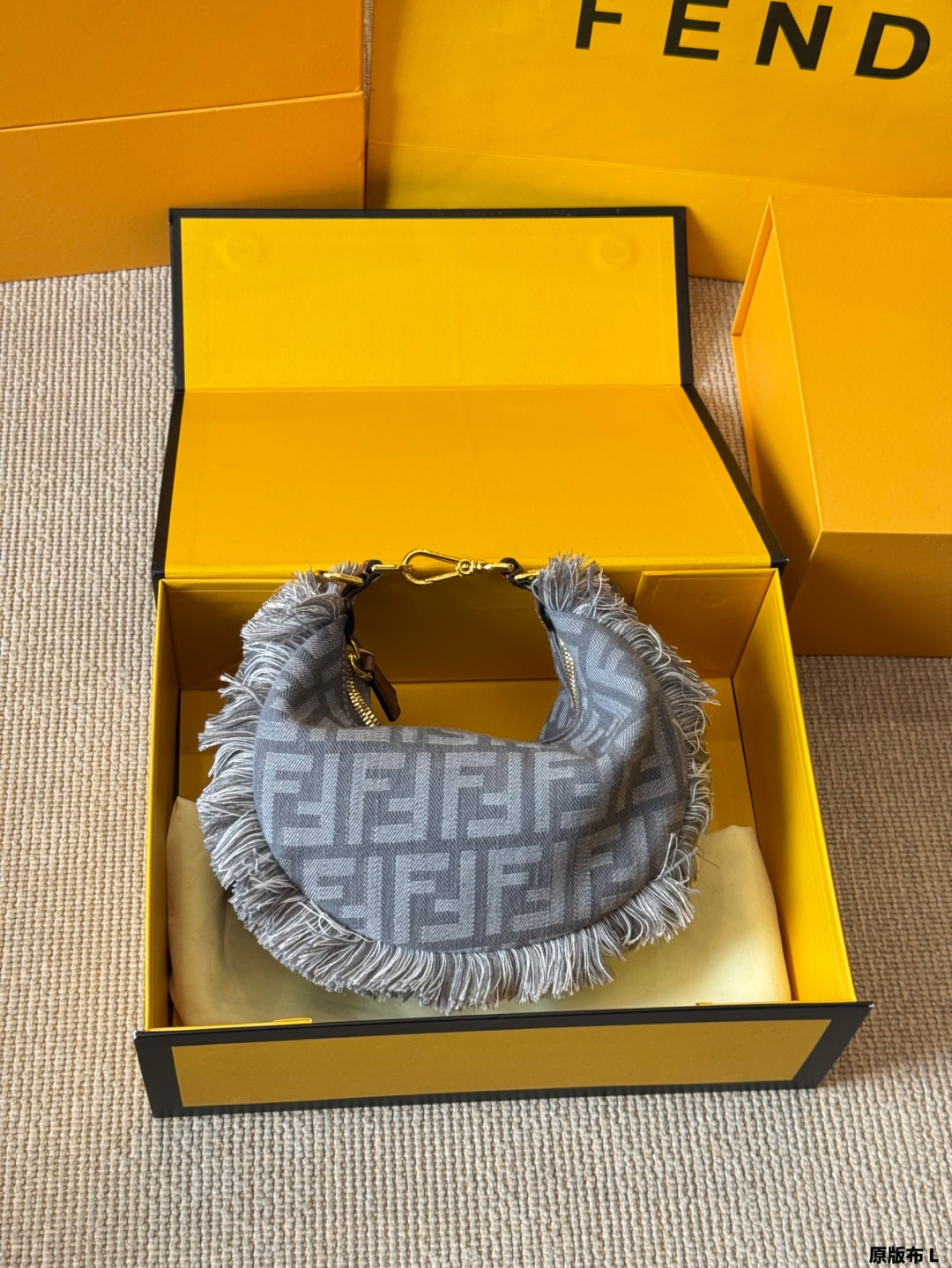 FENDI フェンディ フリンジ ポーチ 3色入 🖤✨ - 画像 7
