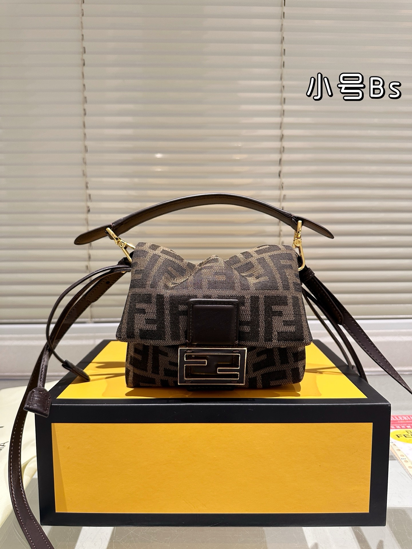 フェンディ ファイブジー バッグ 小号Bs 2色入 ✨