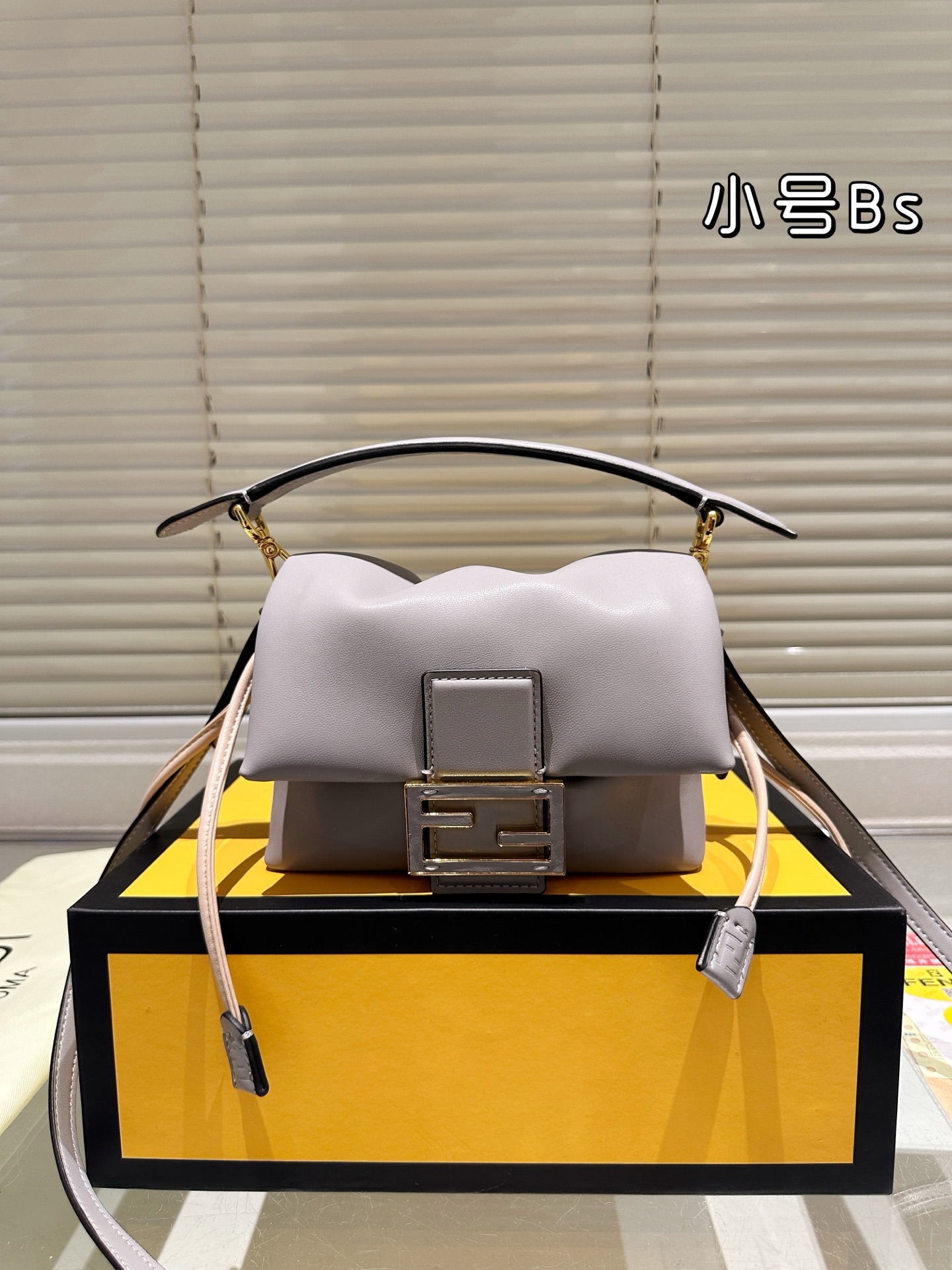 フェンディ バッグ 小号Bs 3色入 💼