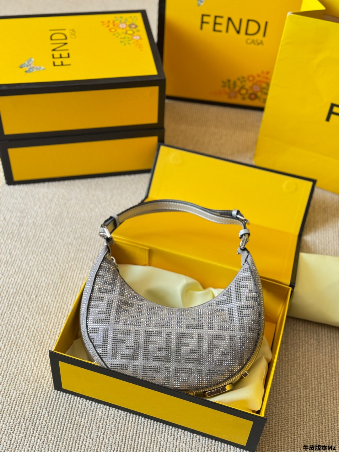 FENDI フェンディ ミニハンドバッグ グリッター 1色入 💍 - 画像 2