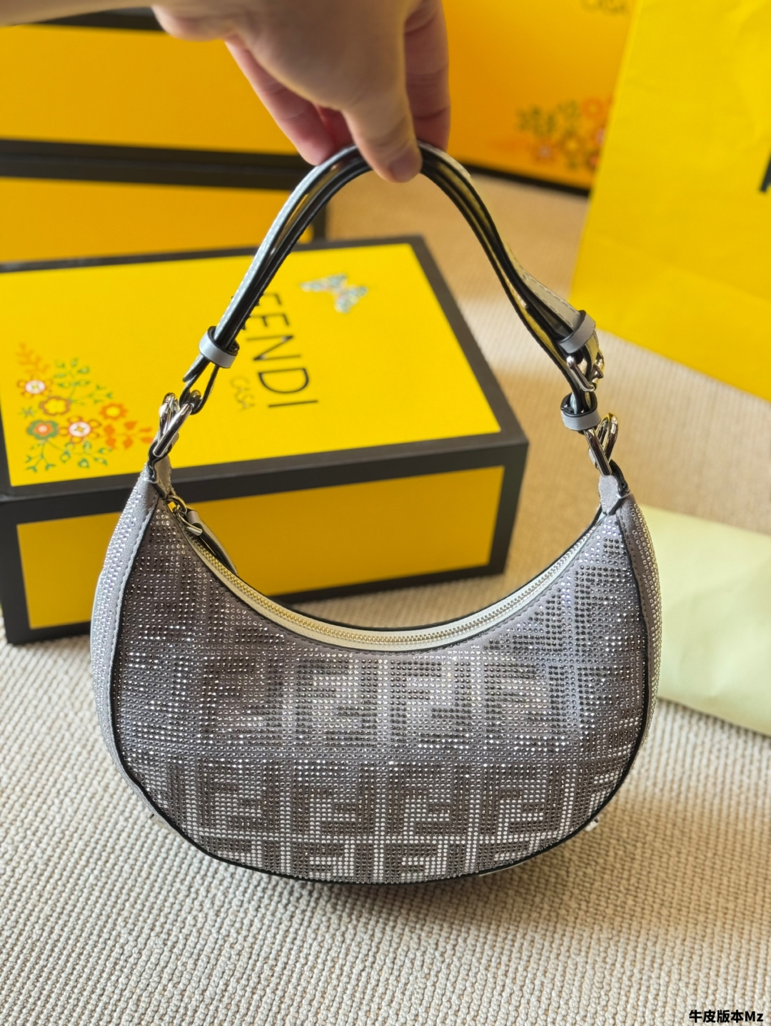 FENDI フェンディ ミニハンドバッグ グリッター 1色入 💍 - 画像 3