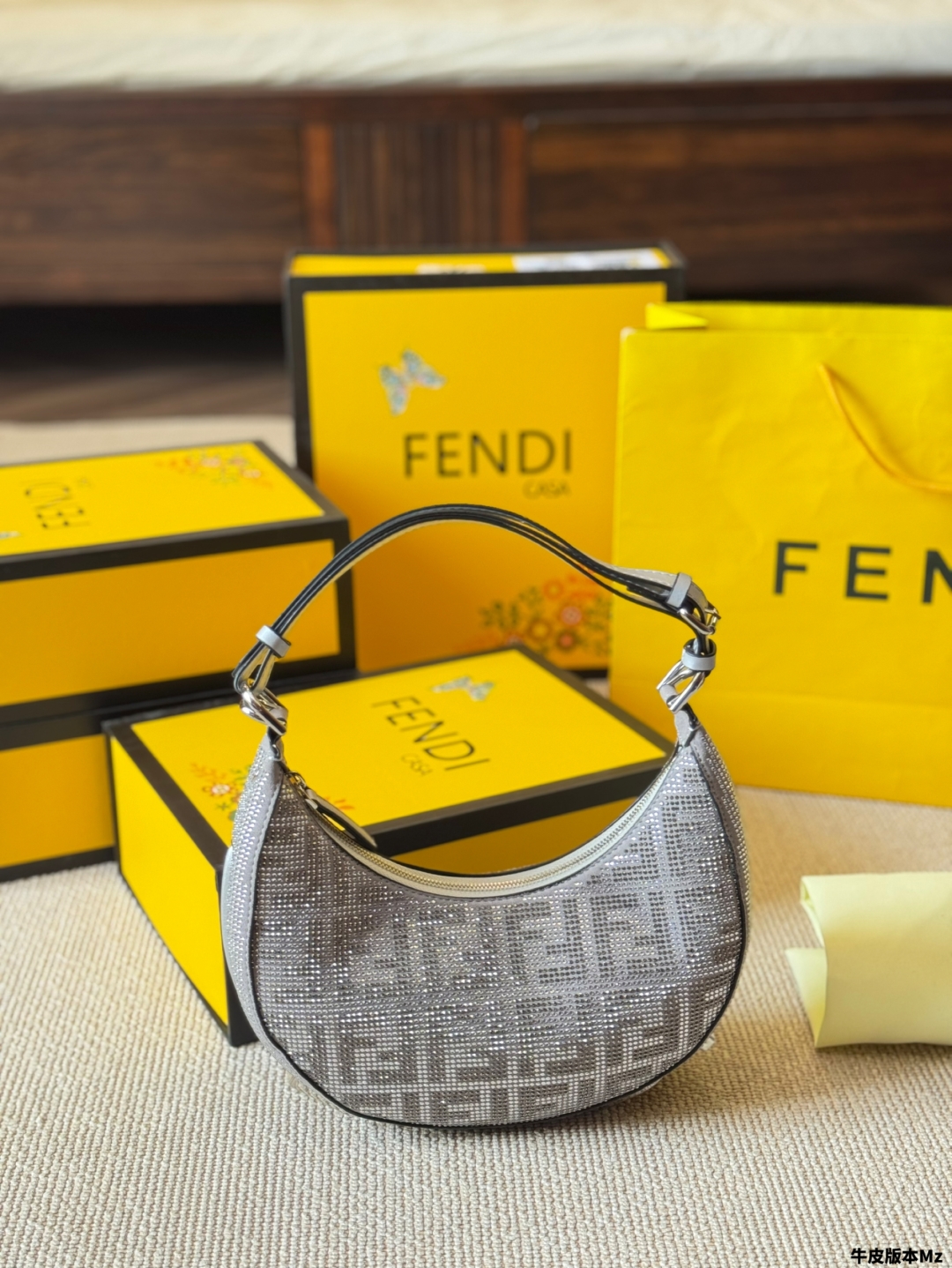 FENDI フェンディ ミニハンドバッグ グリッター 1色入 💍 - 画像 4