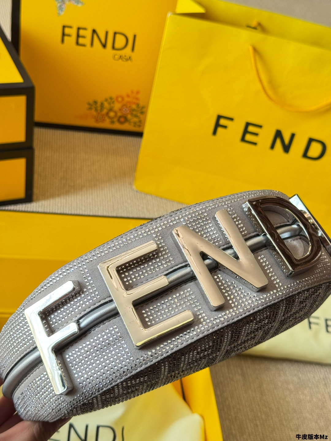 FENDI フェンディ ミニハンドバッグ グリッター 1色入 💍 - 画像 5
