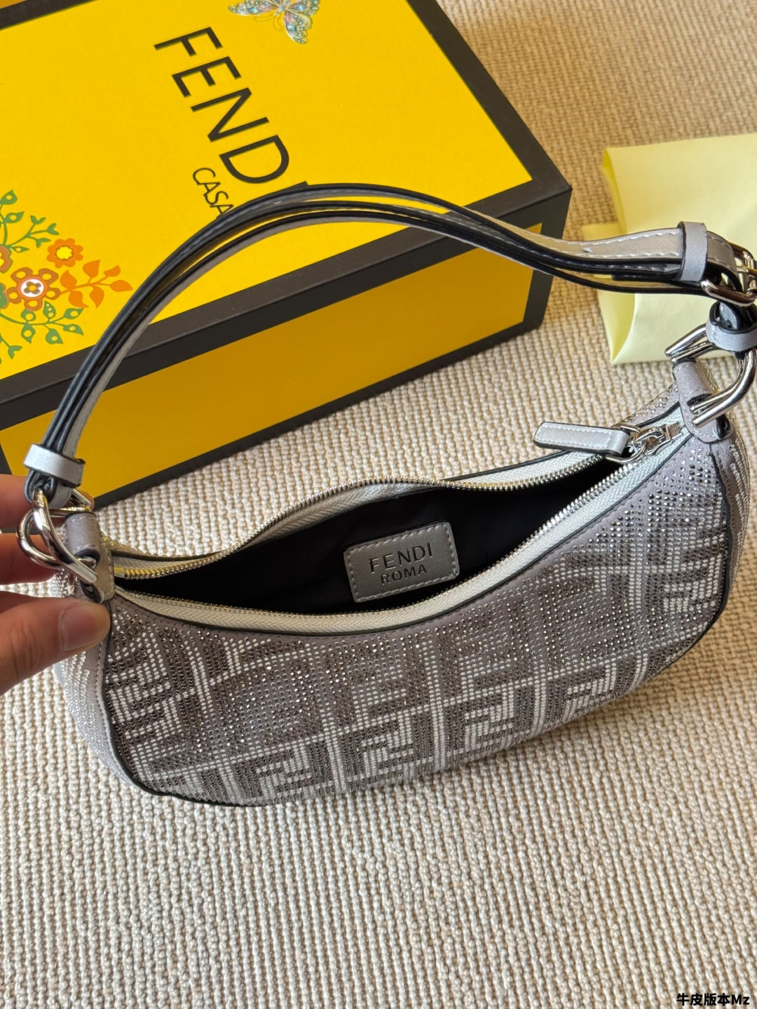 FENDI フェンディ ミニハンドバッグ グリッター 1色入 💍 - 画像 9