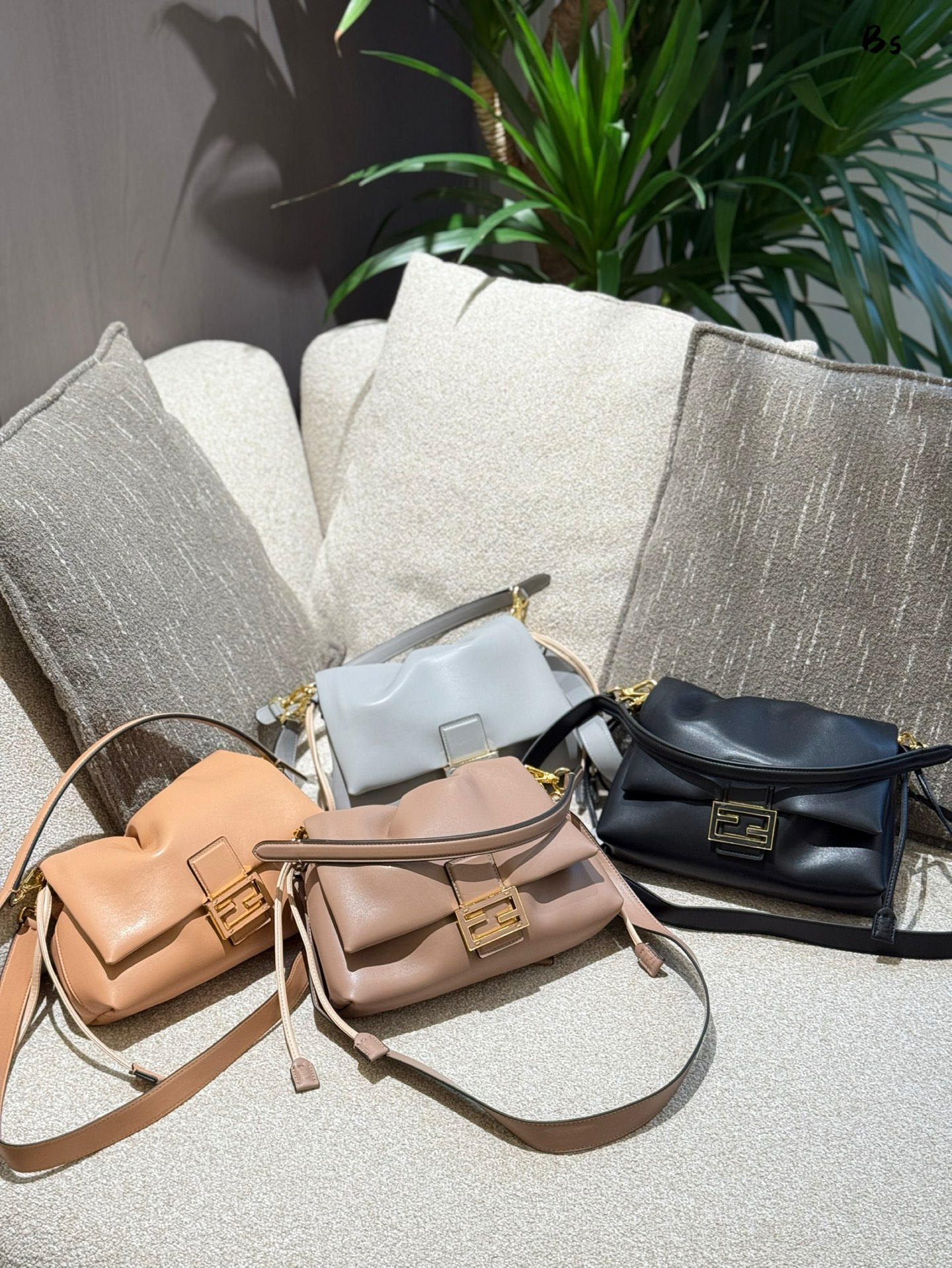FENDI バッグ 4色入 トートバッグ ショルダーバッグ 💼