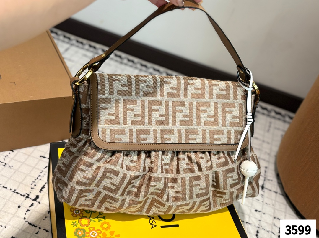 FENDI バッグ キャンバス フォンテイン ショルダーバッグ 🎀 2色入