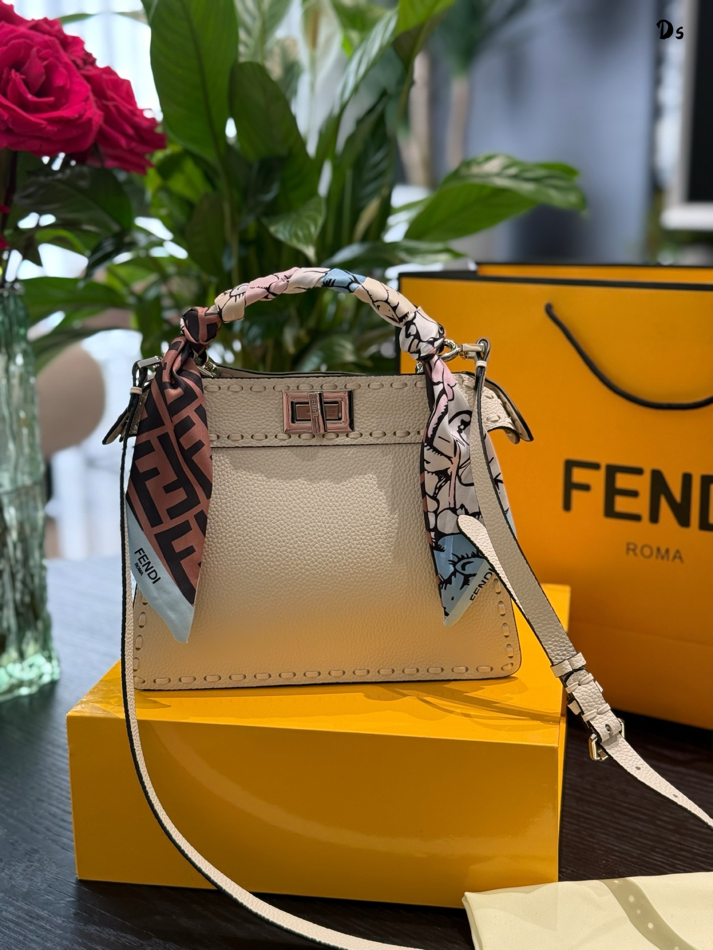 FENDI バッグ 4色入 💼 豪華なミニクラッチ 2WAY可変