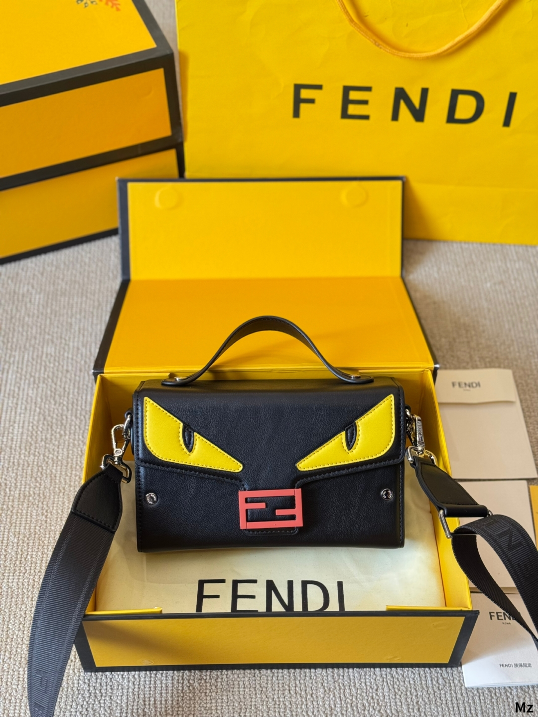 FENDI モンスター ミニバッグ 黒×黄 1色 🖤💛