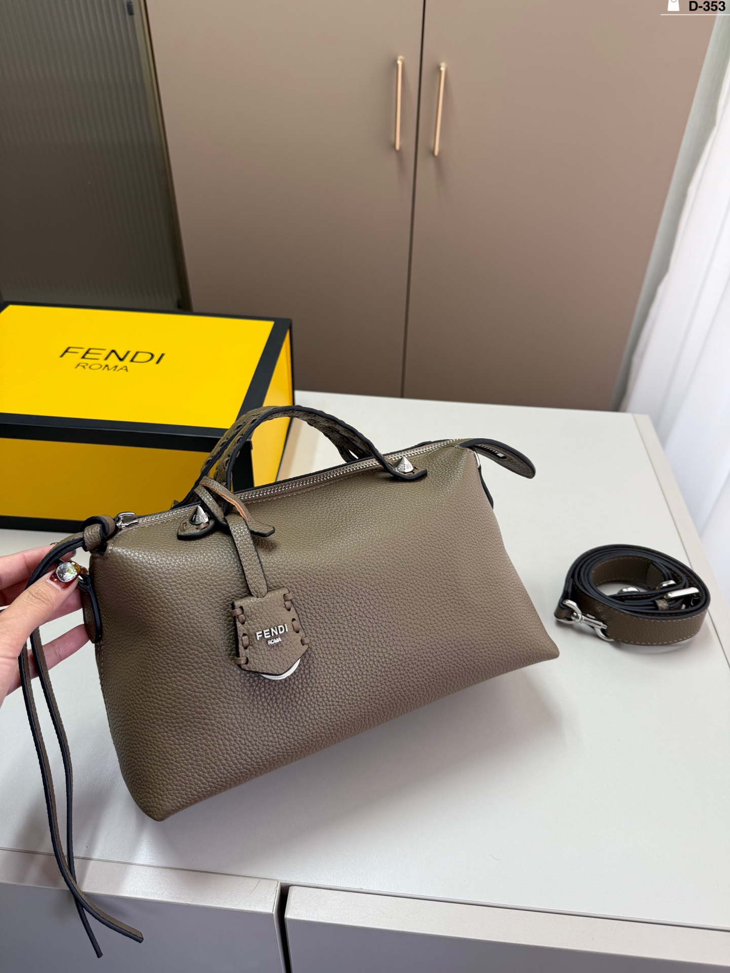 FENDI バッグ 3色入 3色のオシャレなレディースバッグ✨
