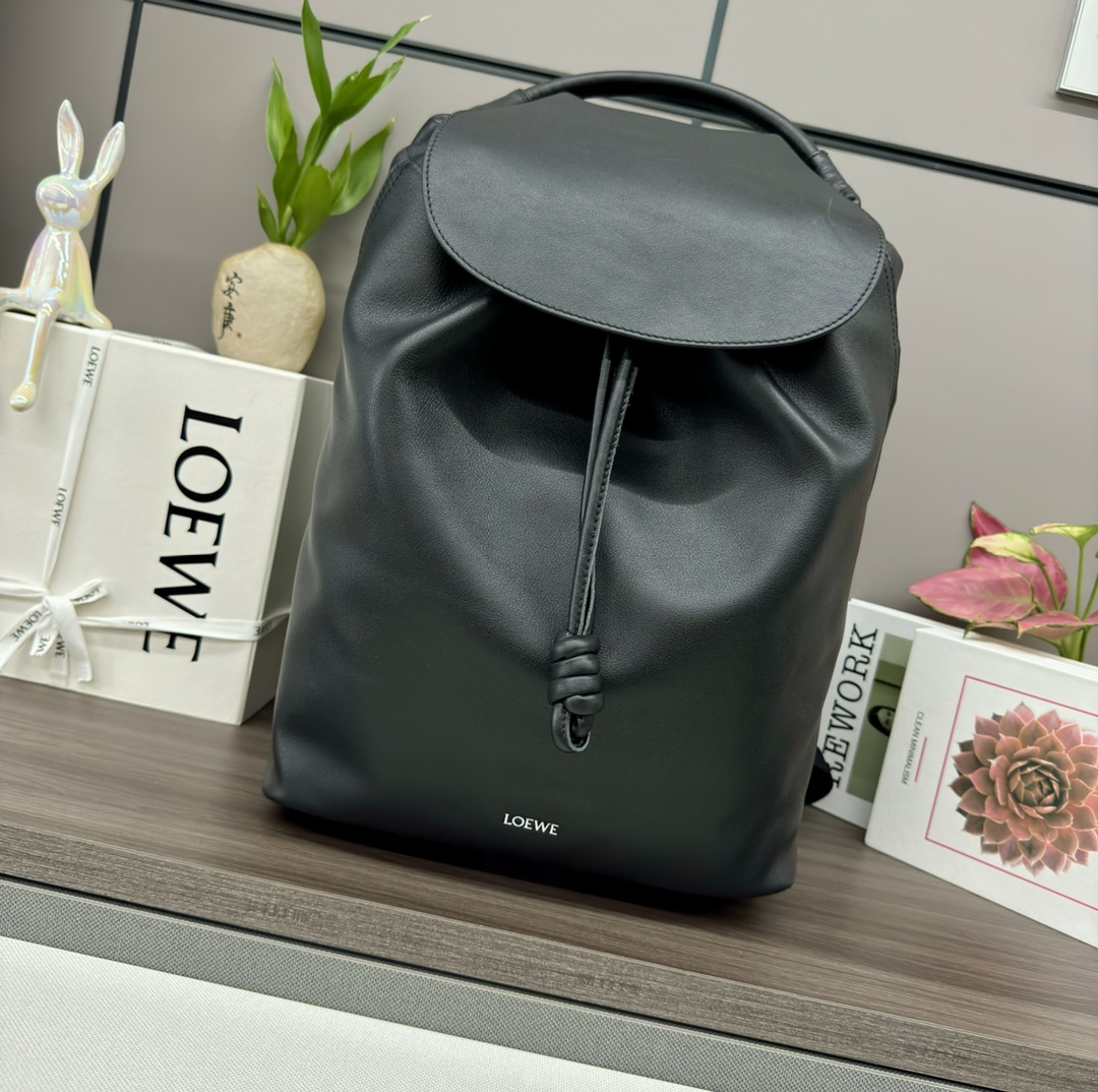 ロエベ 黒 リュック レザー 1色入 🎒