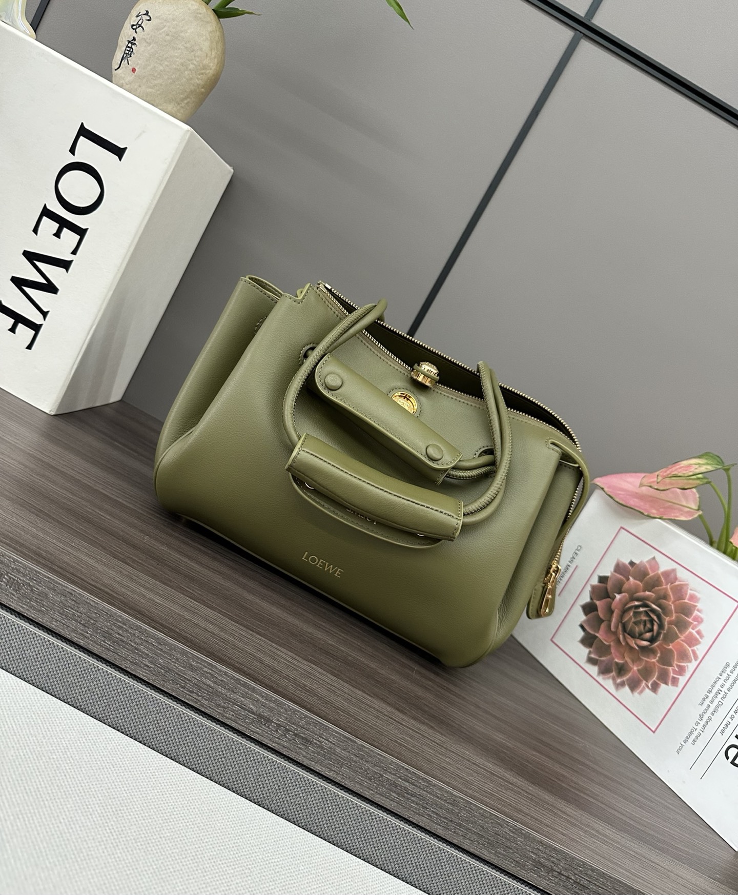 ロエベ グリーン ミニハンドバッグ 1色入 🌿
