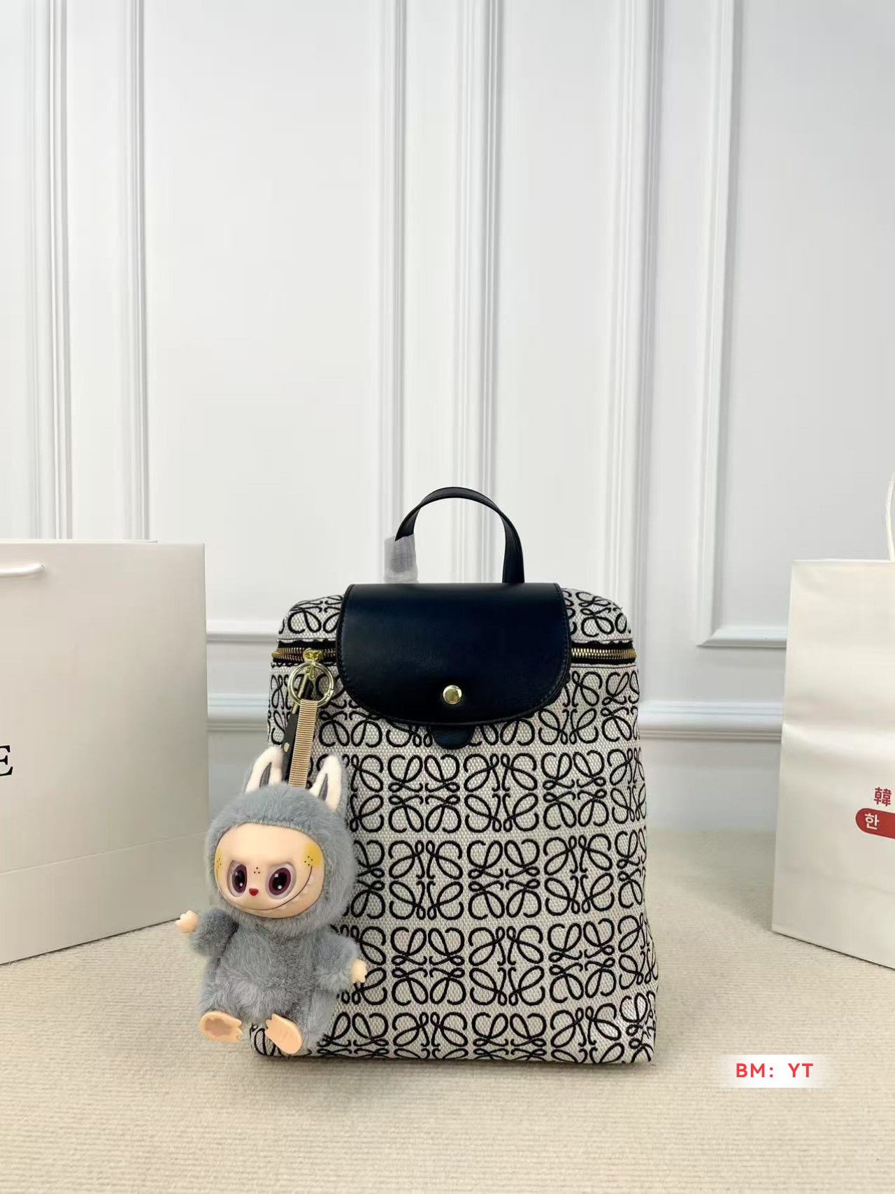 ロエベ 3Dロゴバックパック 2色入 🎒