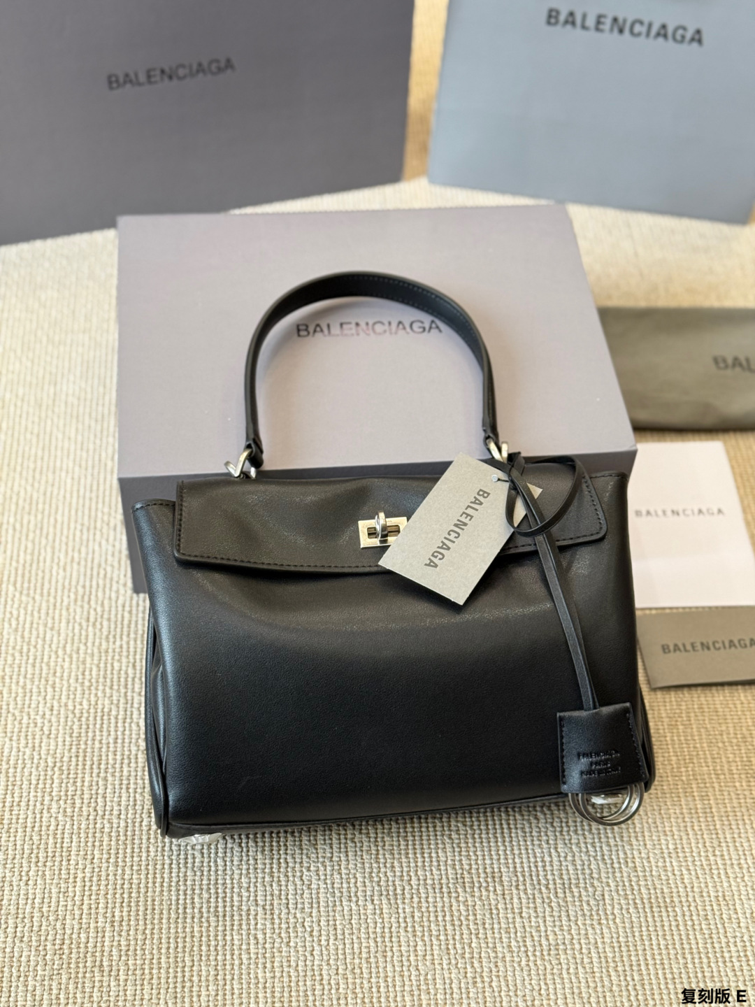 BALENCIAGA ハンドバッグ 4色入 🖤