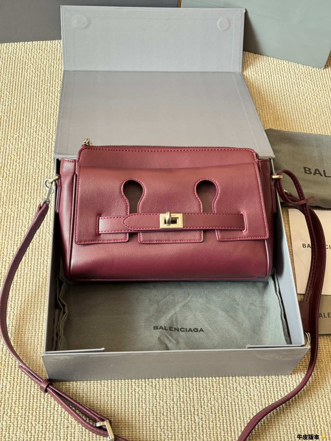 バルエンシアガ バッグ 4色入 ロゴ入り ショルダーバッグ 🎒