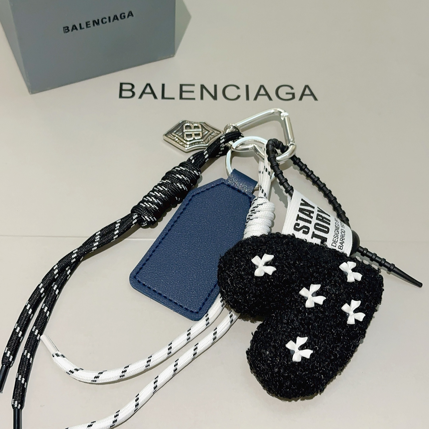 BALENCIAGA かわいい ロゴ リング 3色入 🎁
