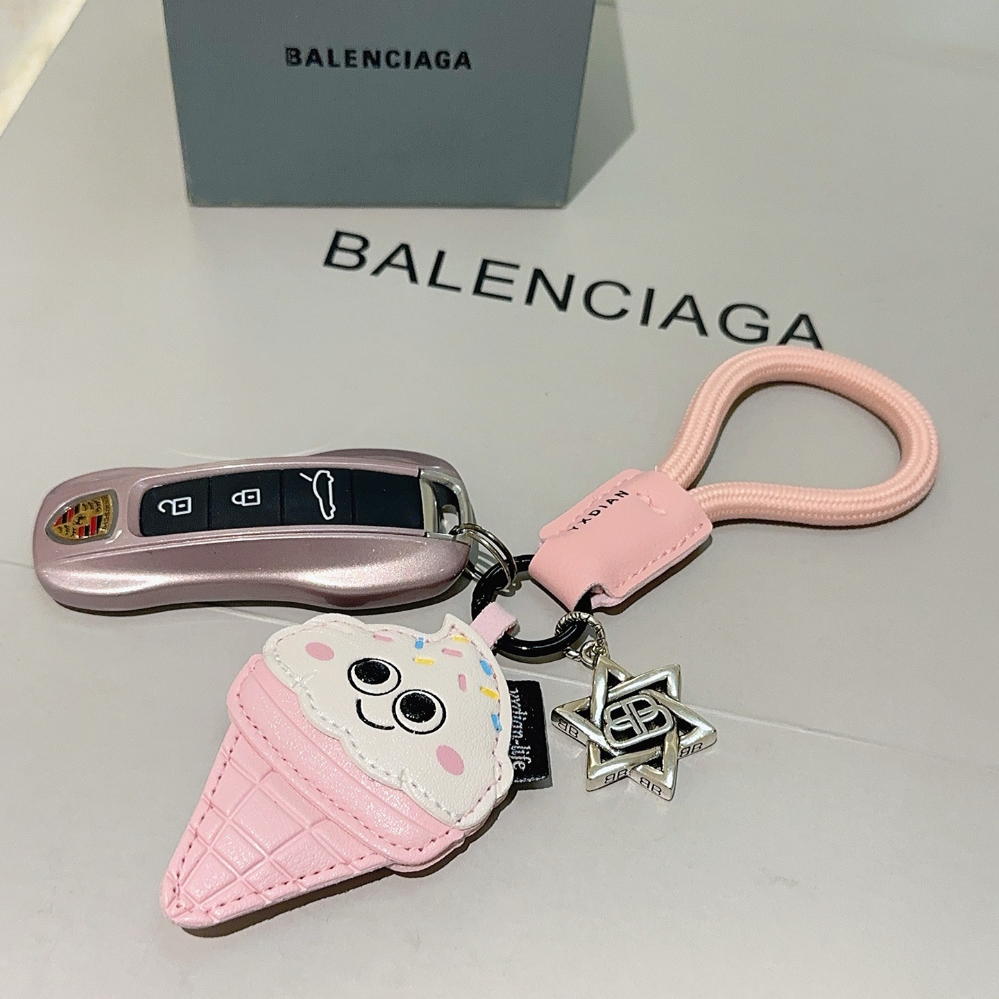 バレンシアガ ピンク アイスクリーム チャーム キーホルダー 🍦 3色入