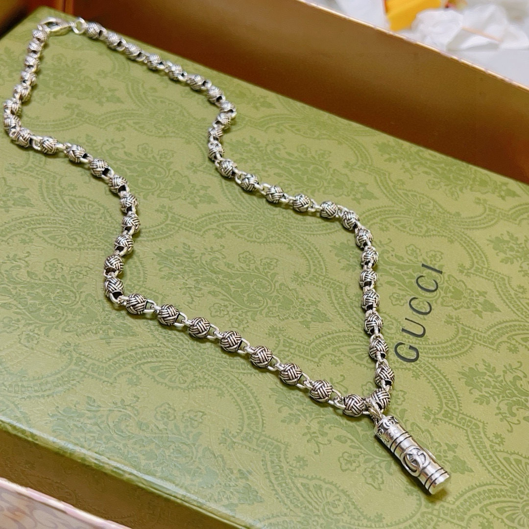 GUCCI ネックレス 4色入 💎 高級感あるデザインで、日常使いにも最適です。
