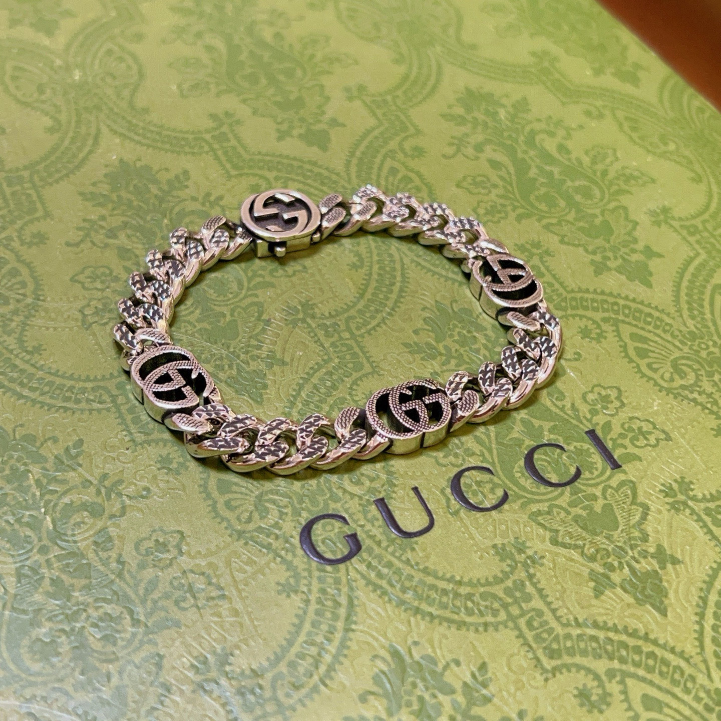 GUCCI ブレスレット シルバー 男性向け メンズ ファッションアクセサリー 🌟