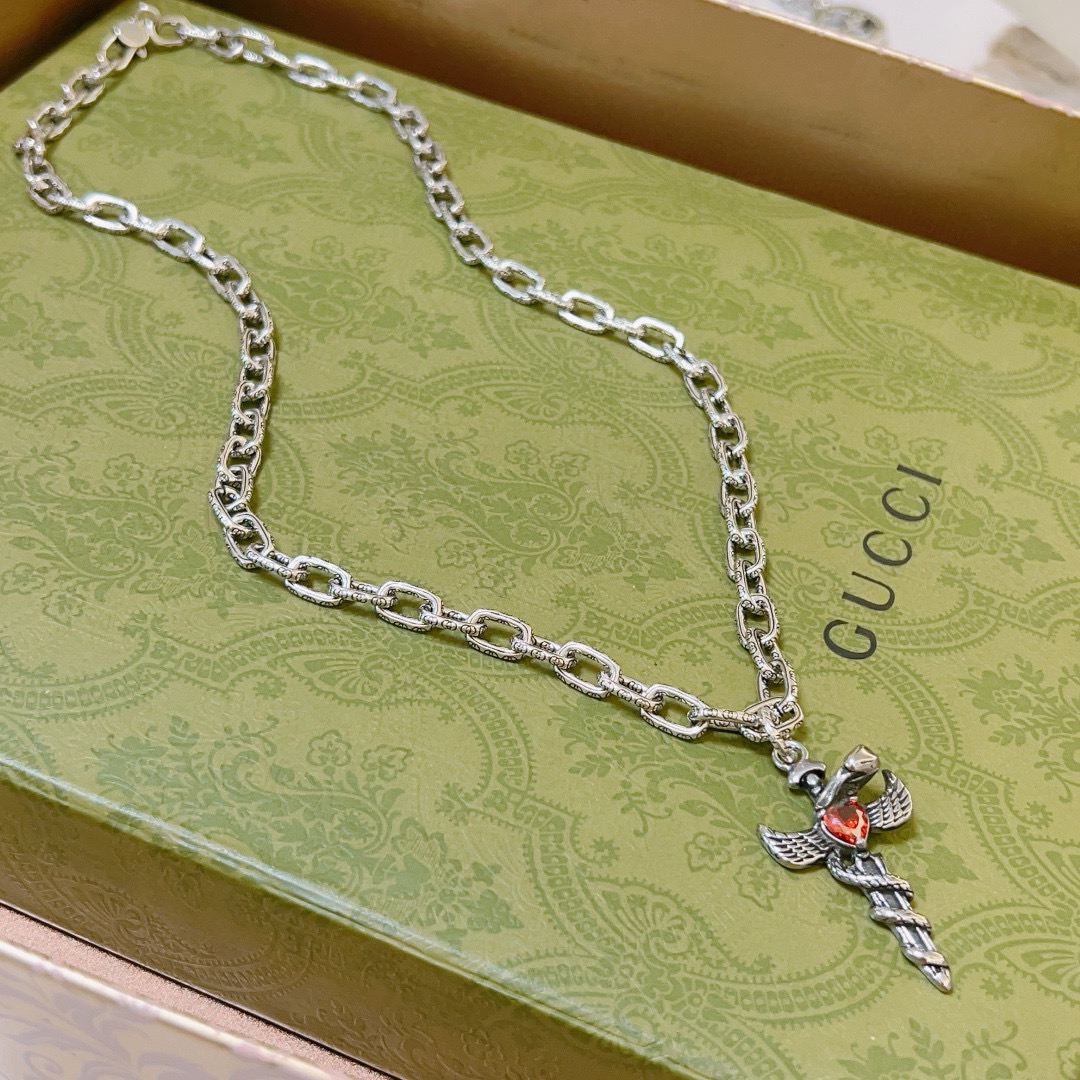 GUCCI ネックレス キャッチーなデザイン レッドストーン シルバー 1点物 💎