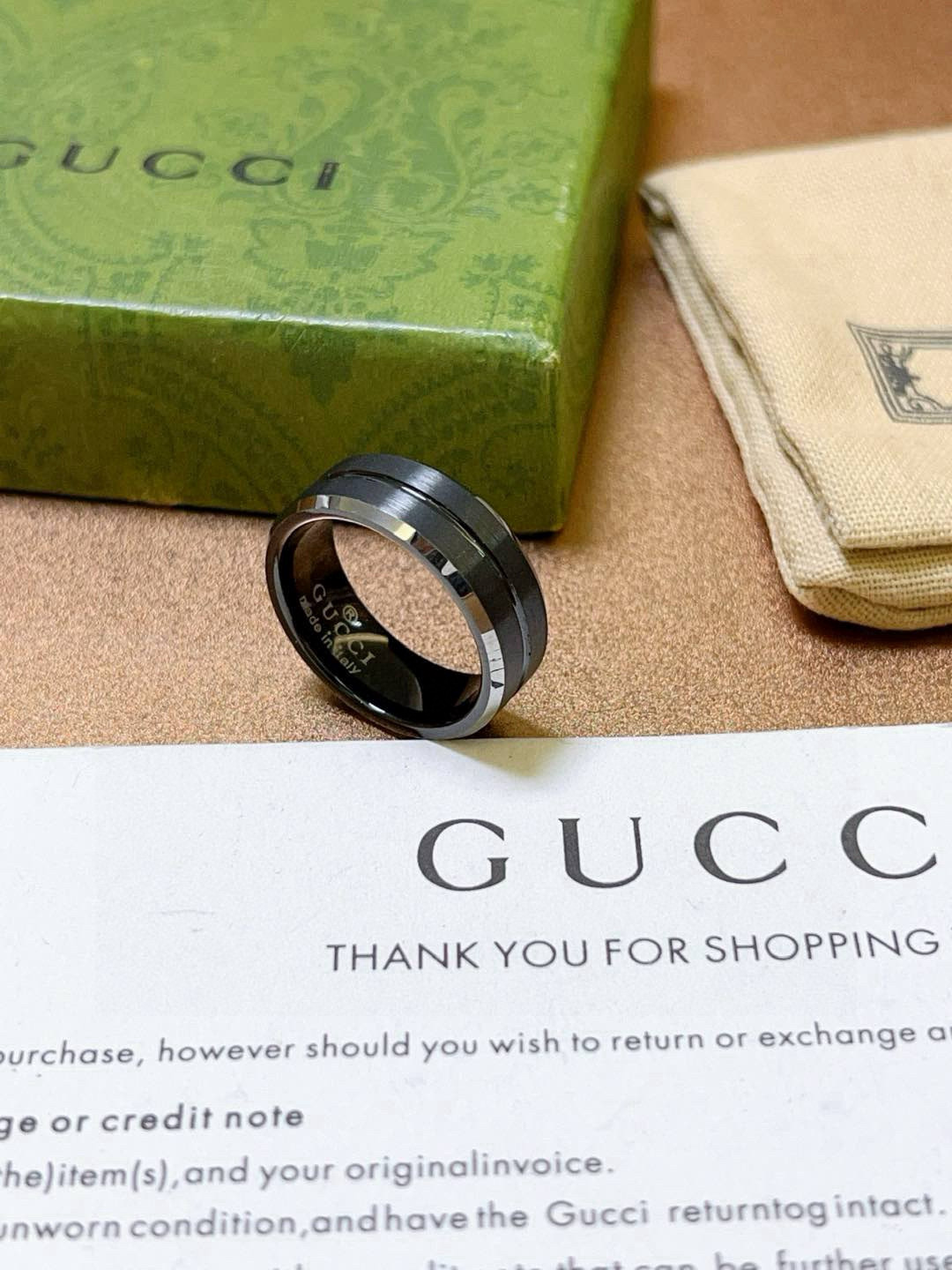 GUCCI リング メンズ 2色入 シルバー ブラック 42字入