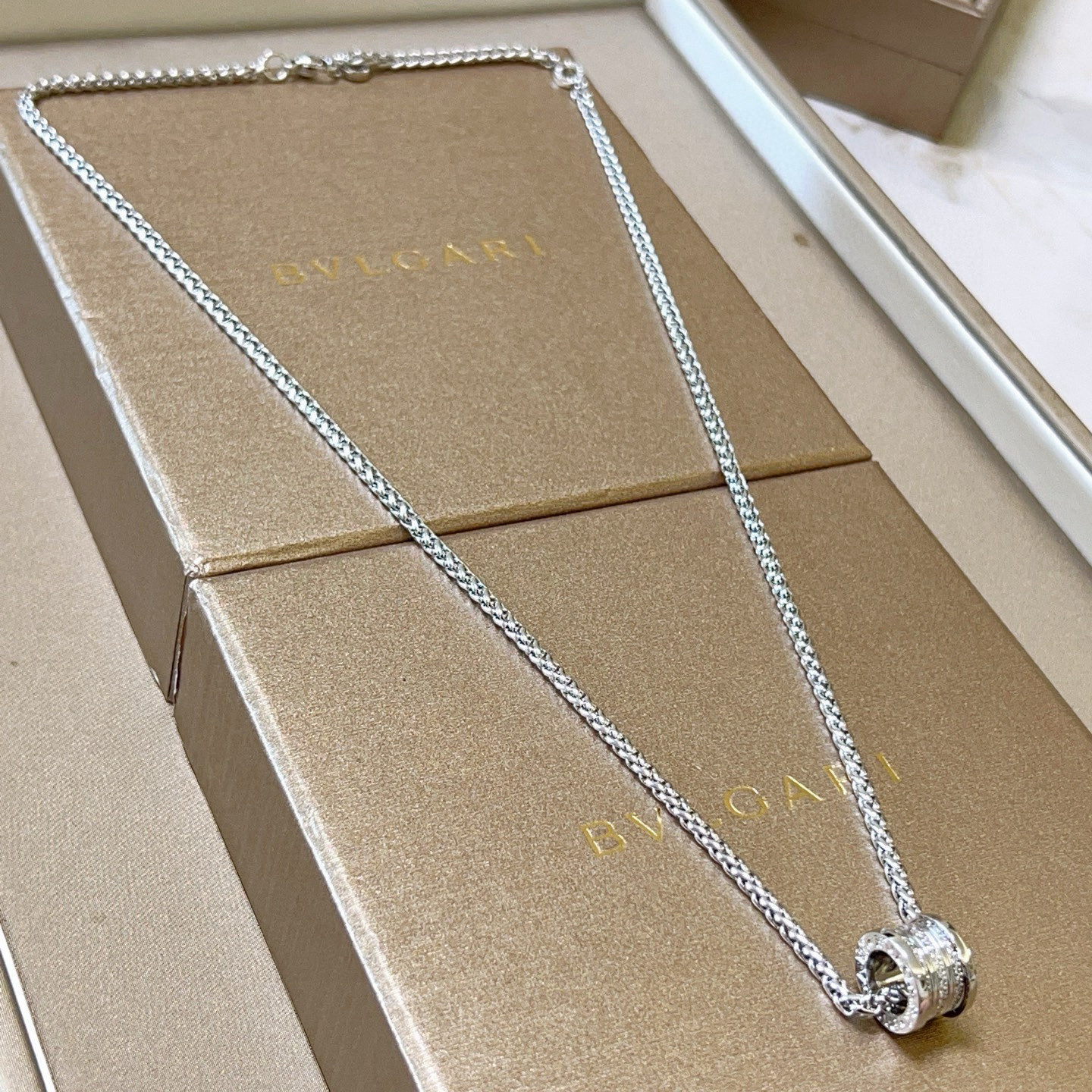 高級感のある BVLGARI ネックレス 1色入 💎