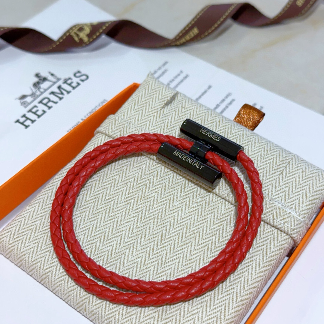 HERMES ブレスレット 赤色 レザー 2本編み レディース メンズ 30代 40代 50代 オシャレ かっこいい 🌹