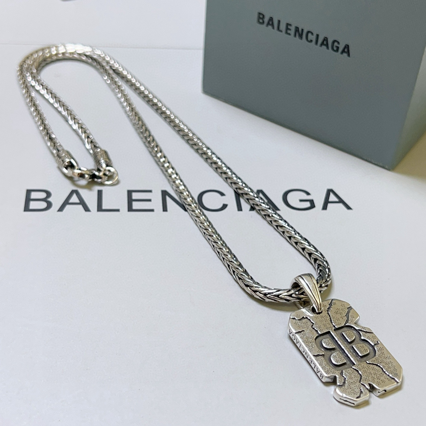BALENCIAGA ネックレス 銀色 1色入 💎