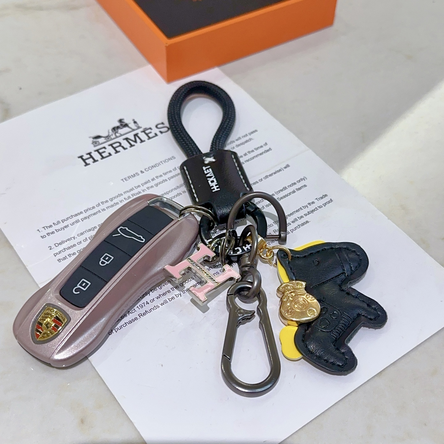 HERMES ロゴ チャーム付き キーホルダー 🐎 4色入