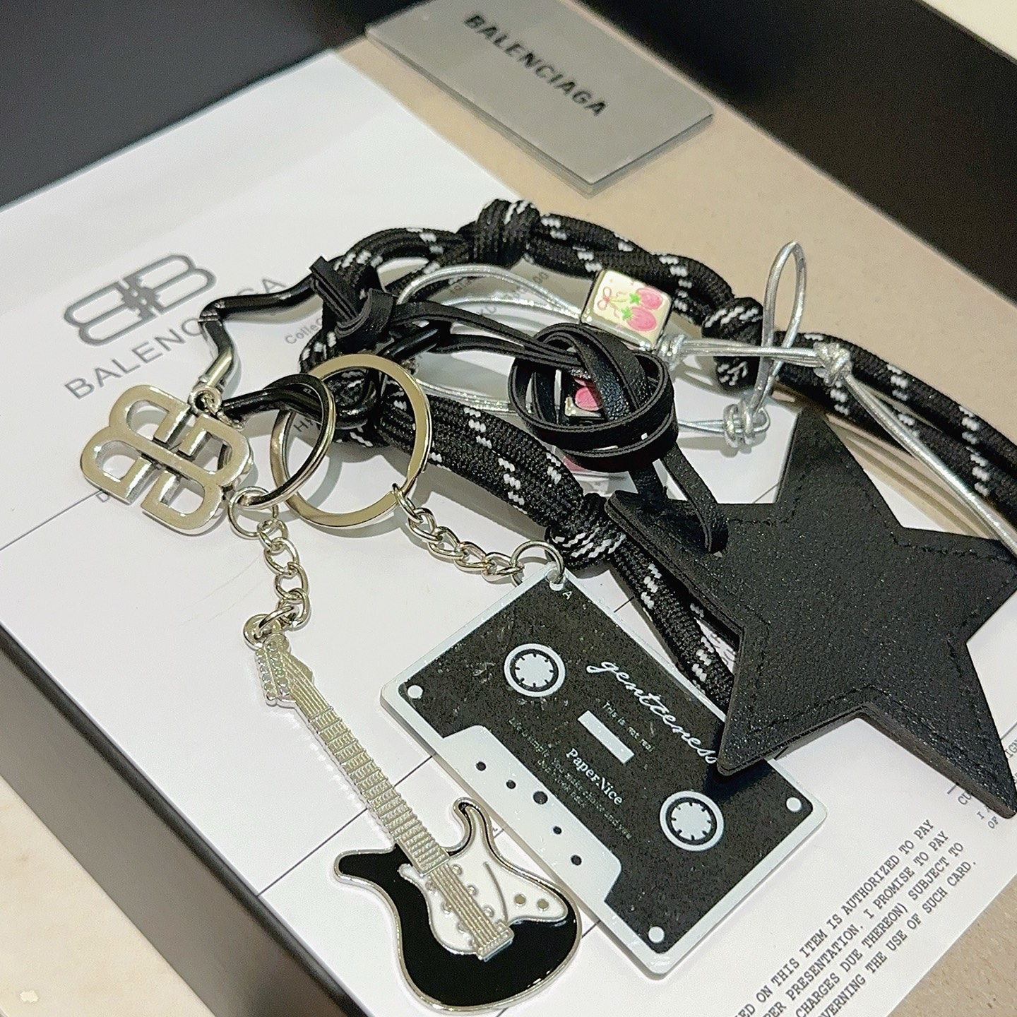BALENCIAGA キーリング 6個セット ブラック 韓国風デザイン 🎸
