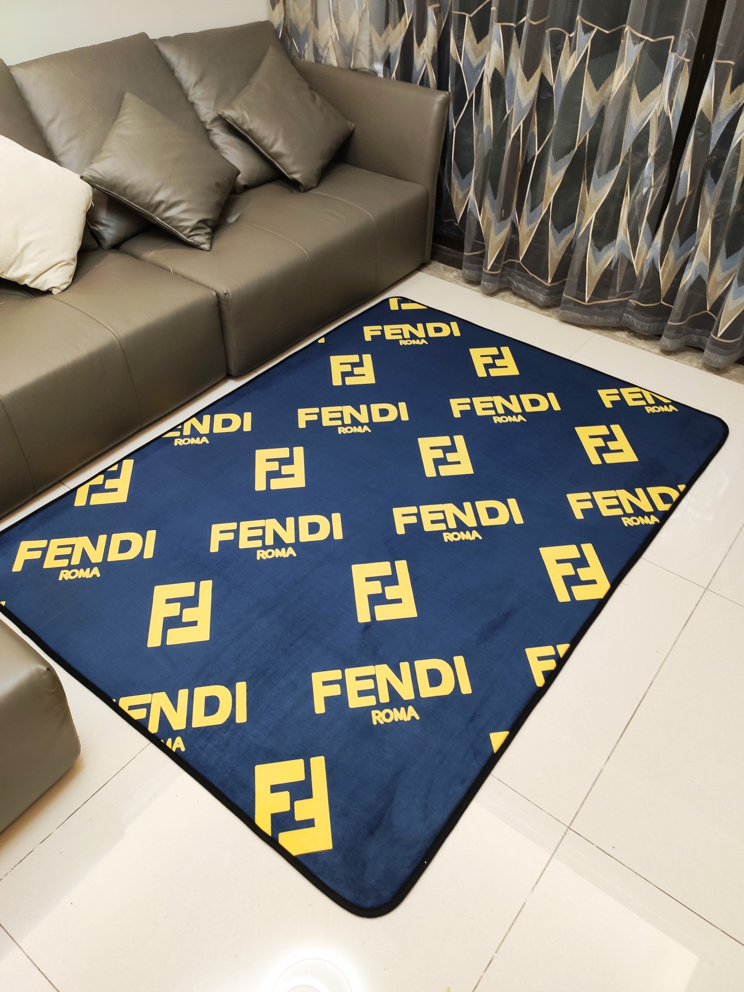 フェンディ　カーペット　FENDI絨毯ラグマット　子供プレイマット　150×200サイズ長方形　ウォッシャブル　オールシーズン